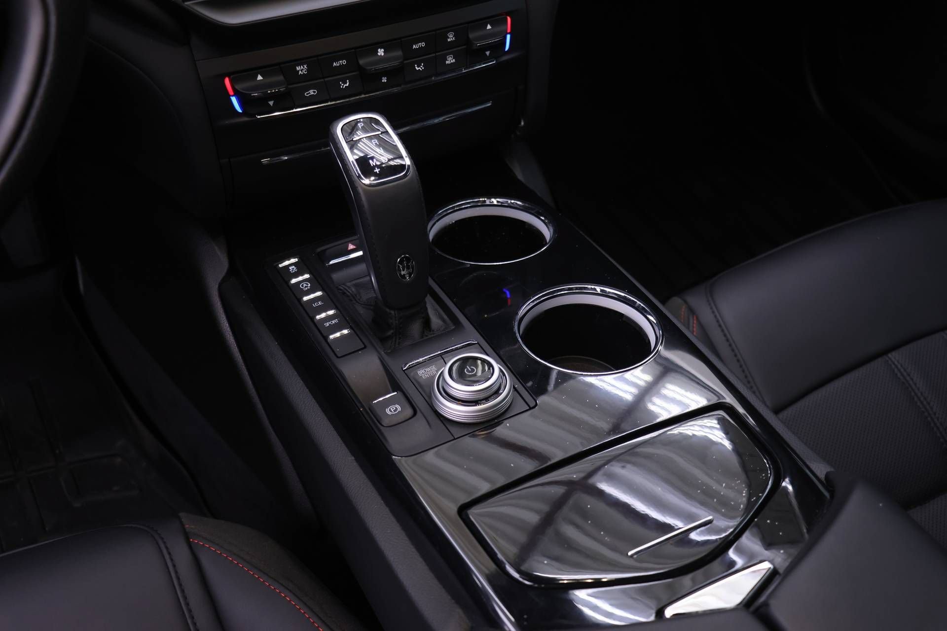 Used 2024 Maserati Ghibli Modena Q4 AWD/4WD image 16