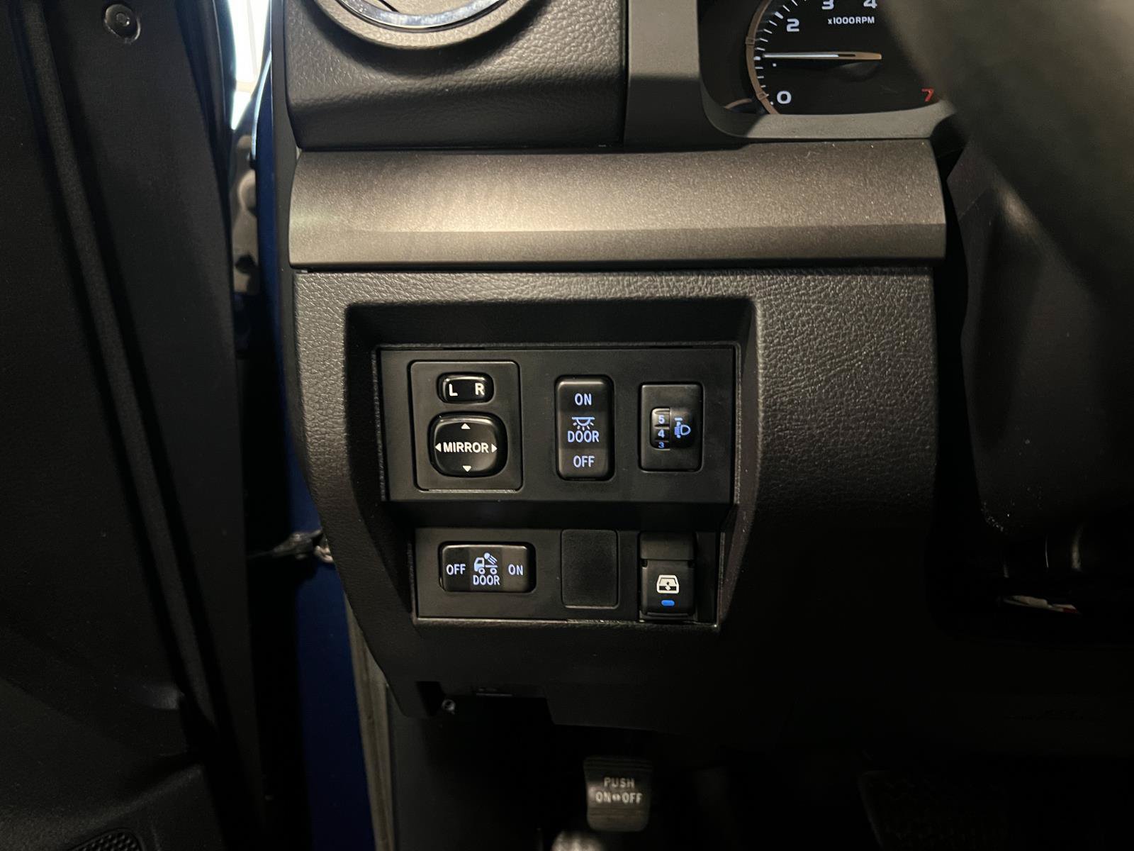 Used 2015 Toyota Tundra SR5 w/ SR5 Upgrade Package AWD/4WD image 14