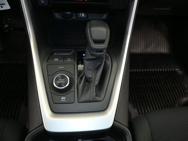 Used 2025 Toyota RAV4 LE image 9