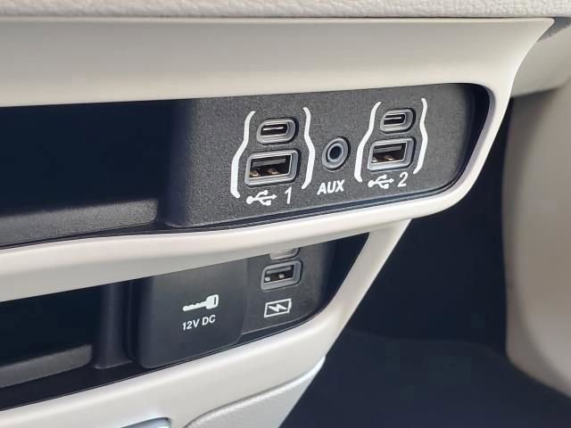 Used 2022 Chrysler Pacifica Touring-L image 31