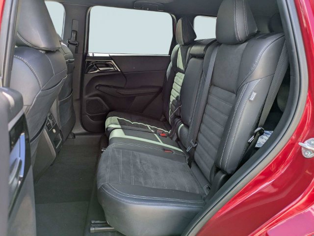 Used 2024 Mitsubishi Outlander FWD image 15