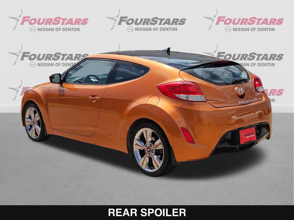 Used 2017 Hyundai Veloster Value Edition FWD image 7