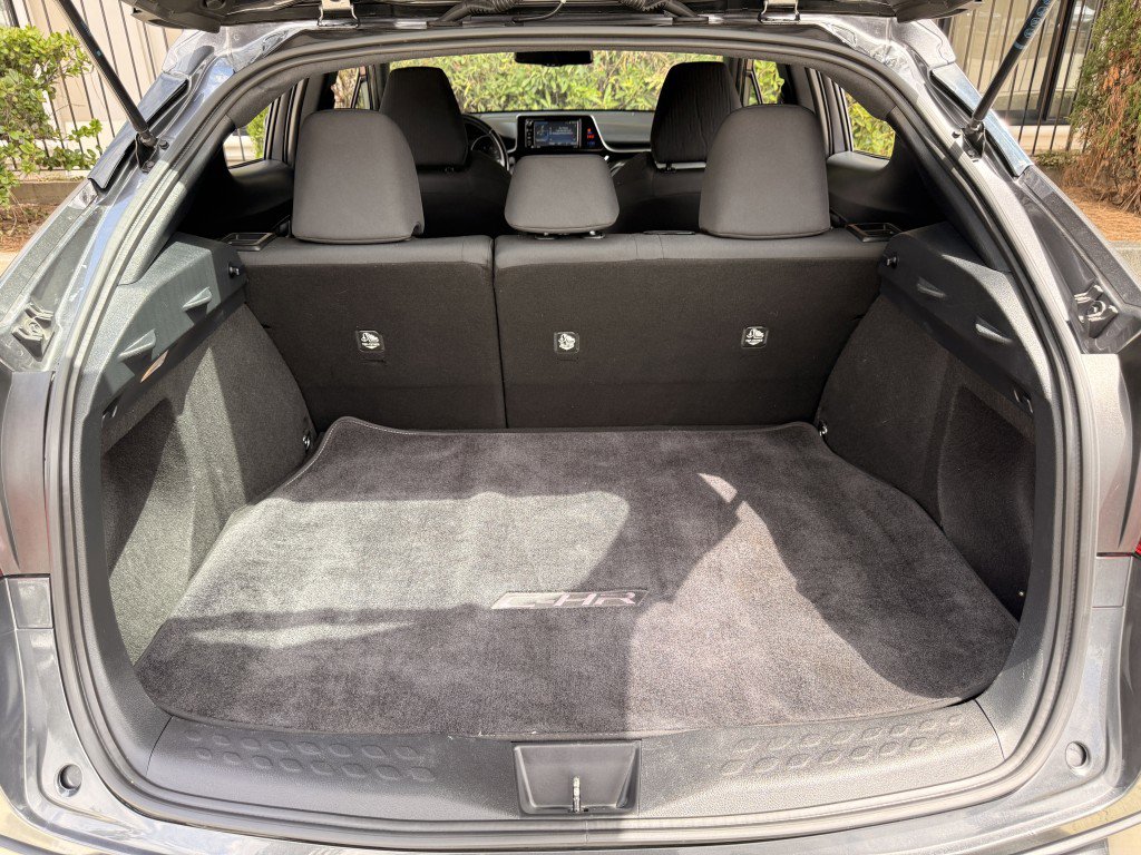 Used 2018 Toyota C-HR XLE FWD image 32