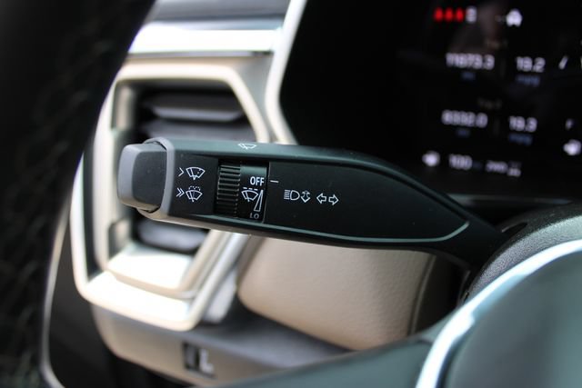 Used 2025 GMC Canyon Denali AWD/4WD image 10