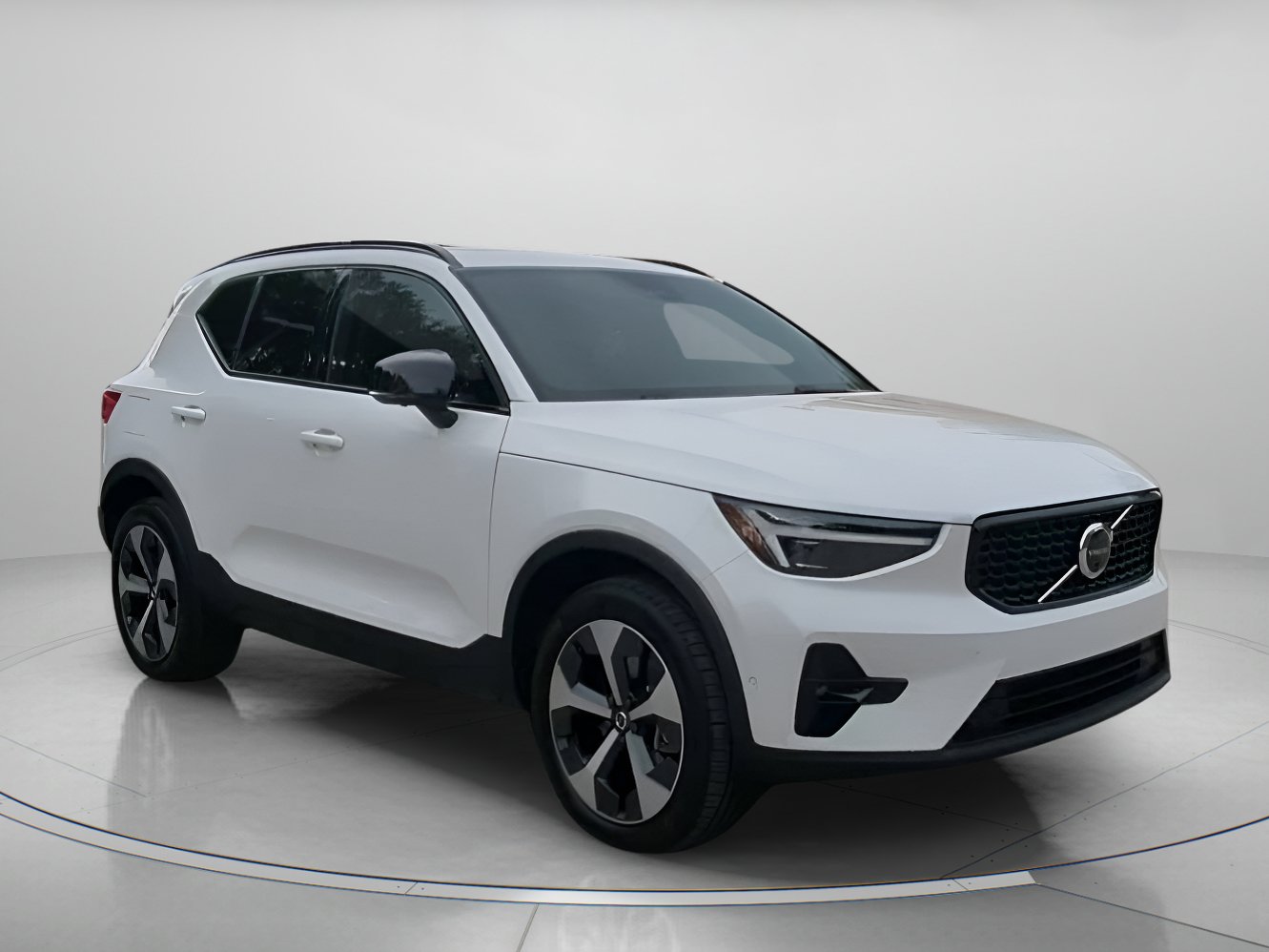 Used 2026 Volvo XC40 B5 Plus AWD/4WD image 2