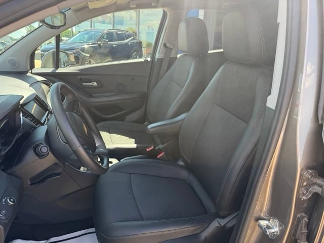 Used 2022 Chevrolet Trax LT w/ LT Convenience Package AWD/4WD image 17