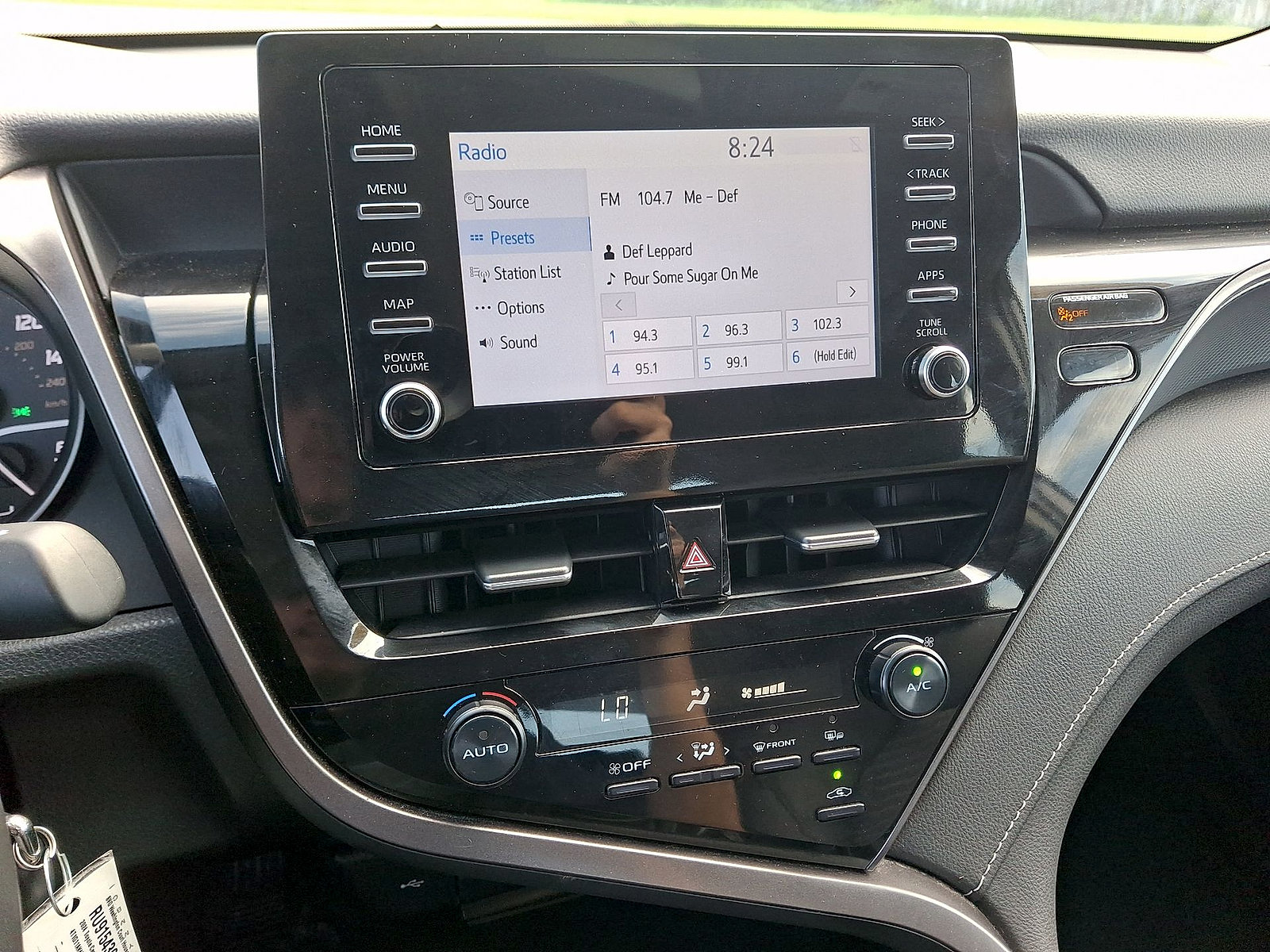 Used 2024 Toyota Camry SE FWD image 14