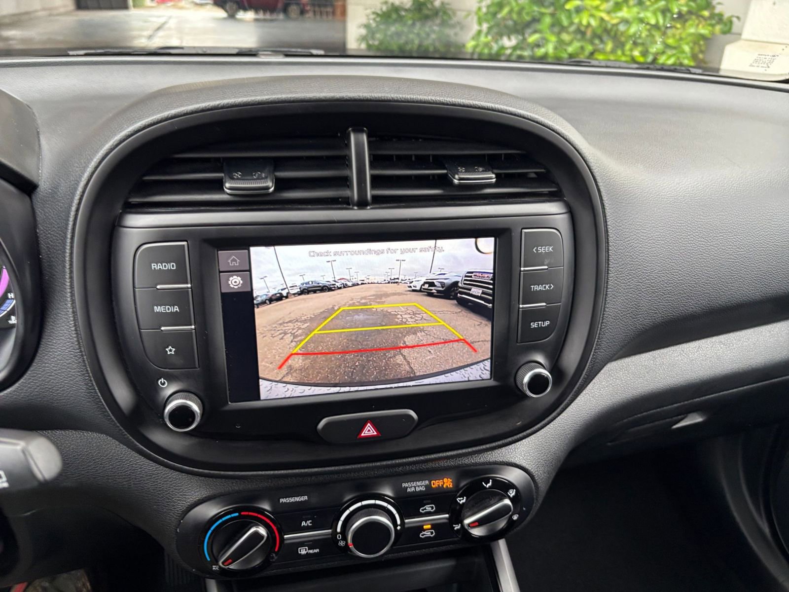 Used 2025 Kia Soul LX w/ LX Technology Package FWD image 24