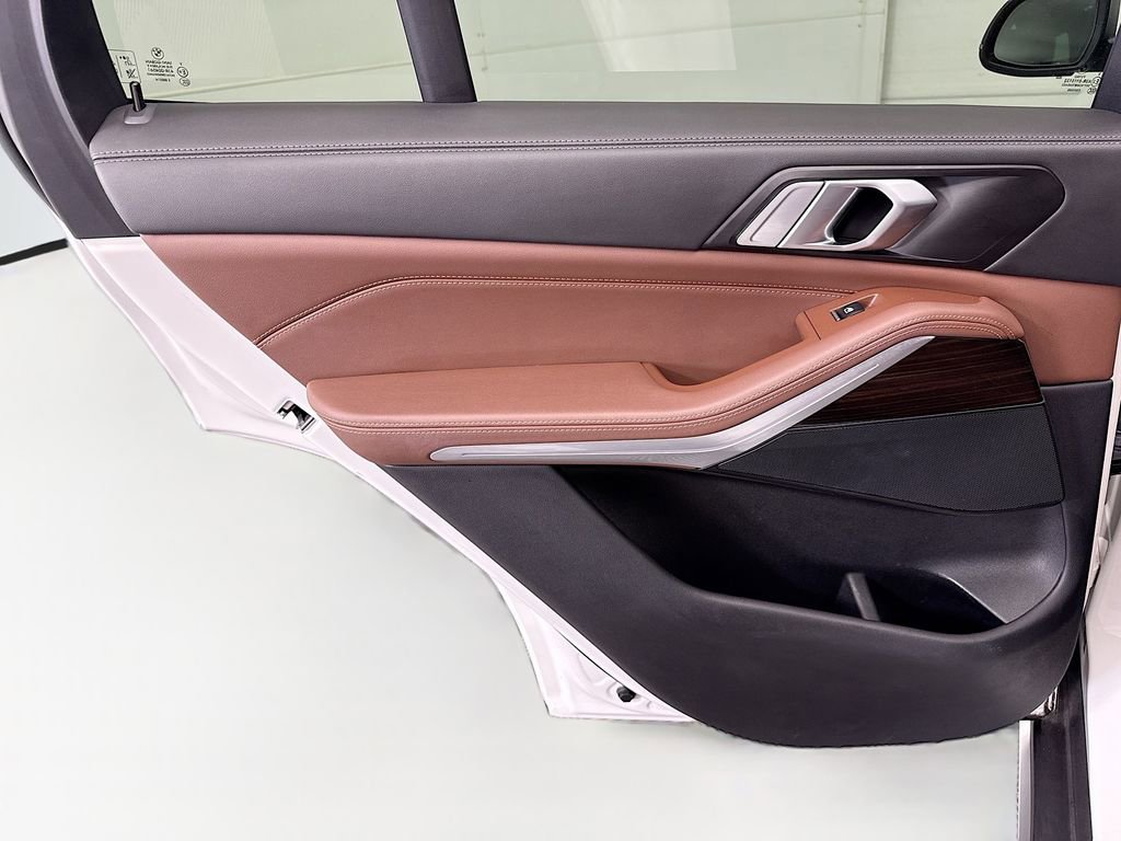 Used 2024 BMW X5 xDrive40i w/ Parking Assistance Package image 25