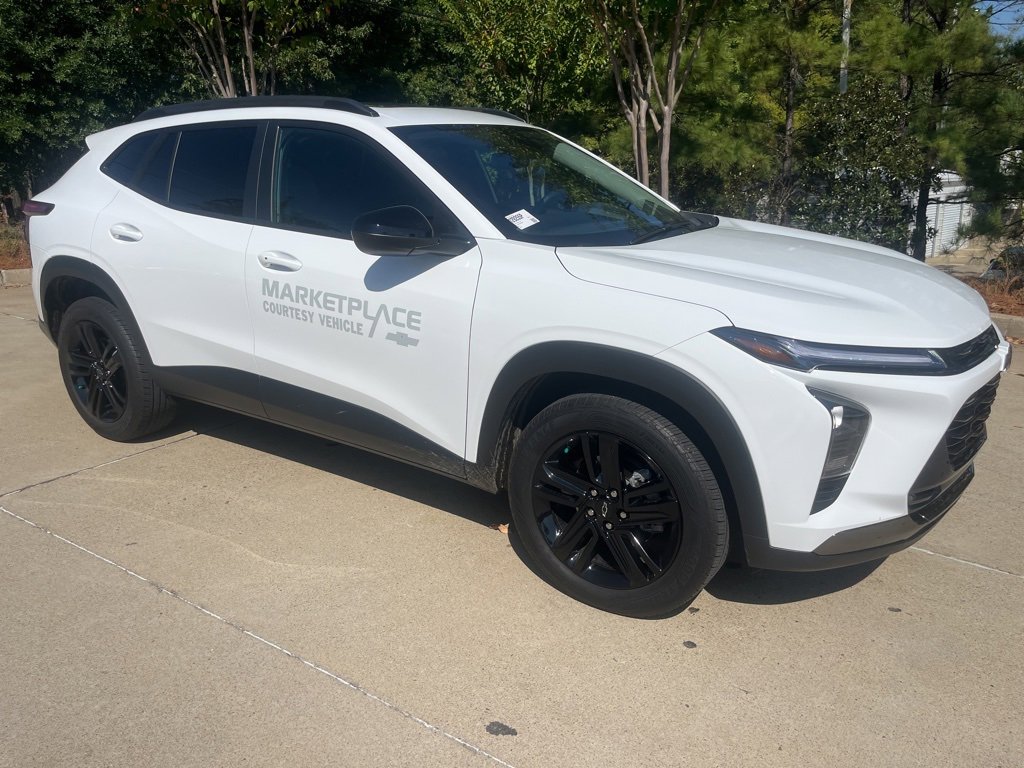 Used 2025 Chevrolet Trax ACTIV w/ Sunroof Package