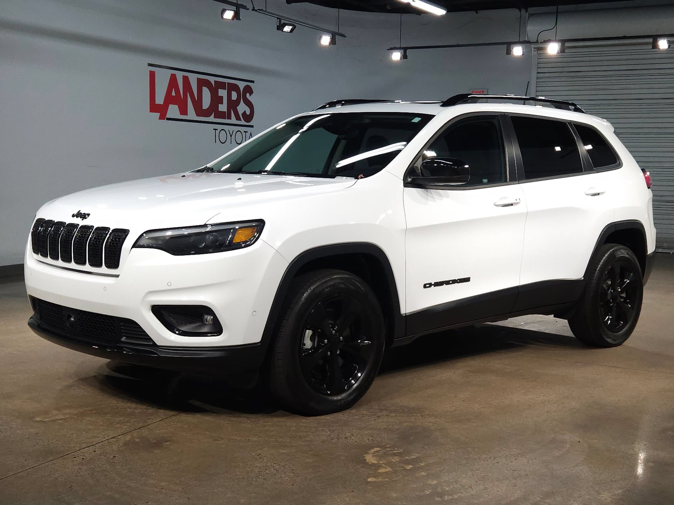 Used 2023 Jeep Cherokee Altitude Lux w/ Lux Elite Package AWD/4WD image 3