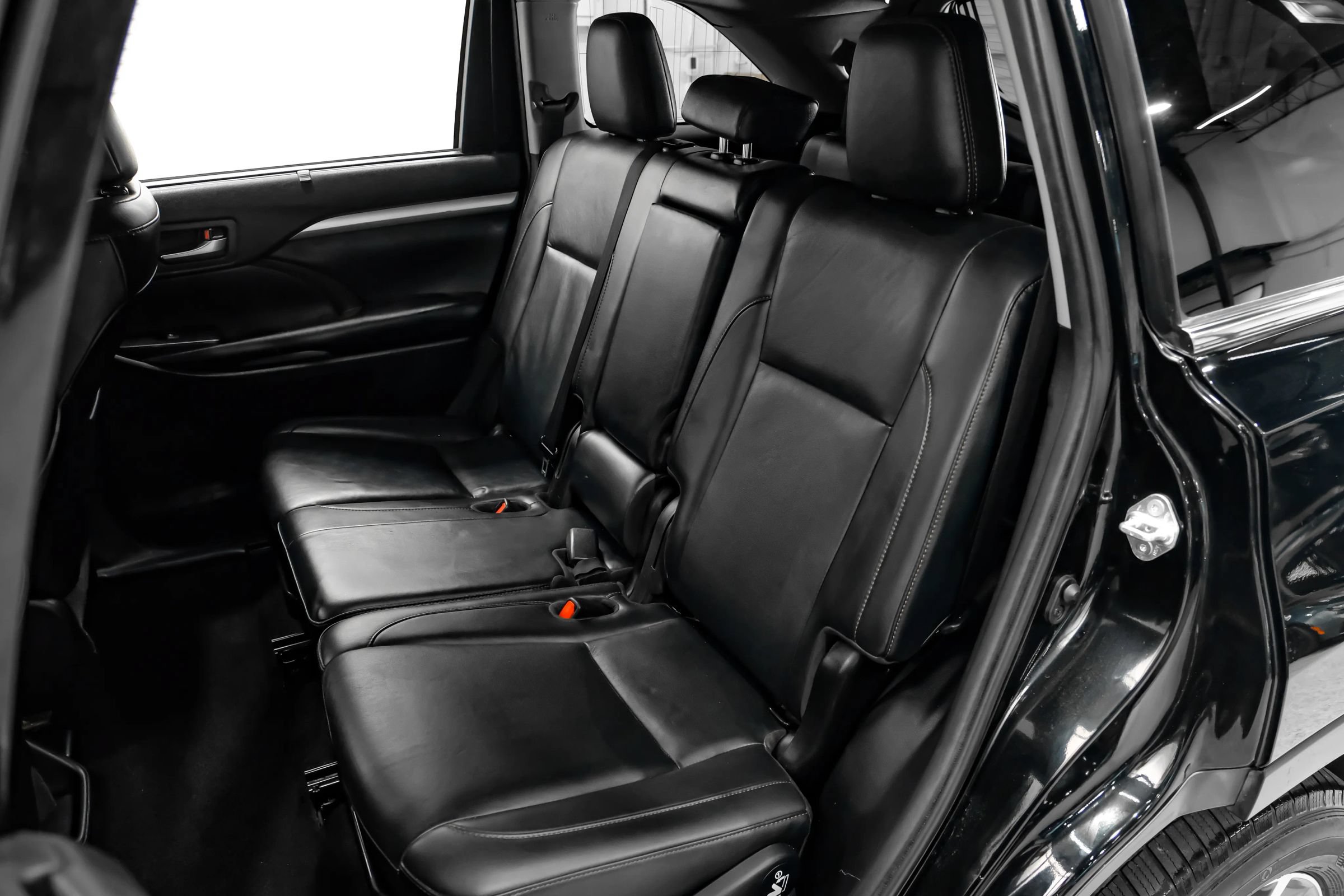 Used 2019 Toyota Highlander XLE FWD image 37