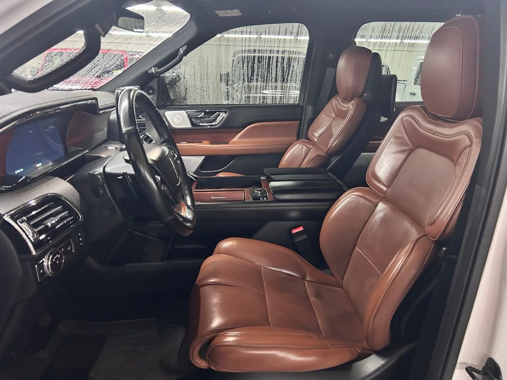 Used 2019 Lincoln Navigator L Reserve image 11