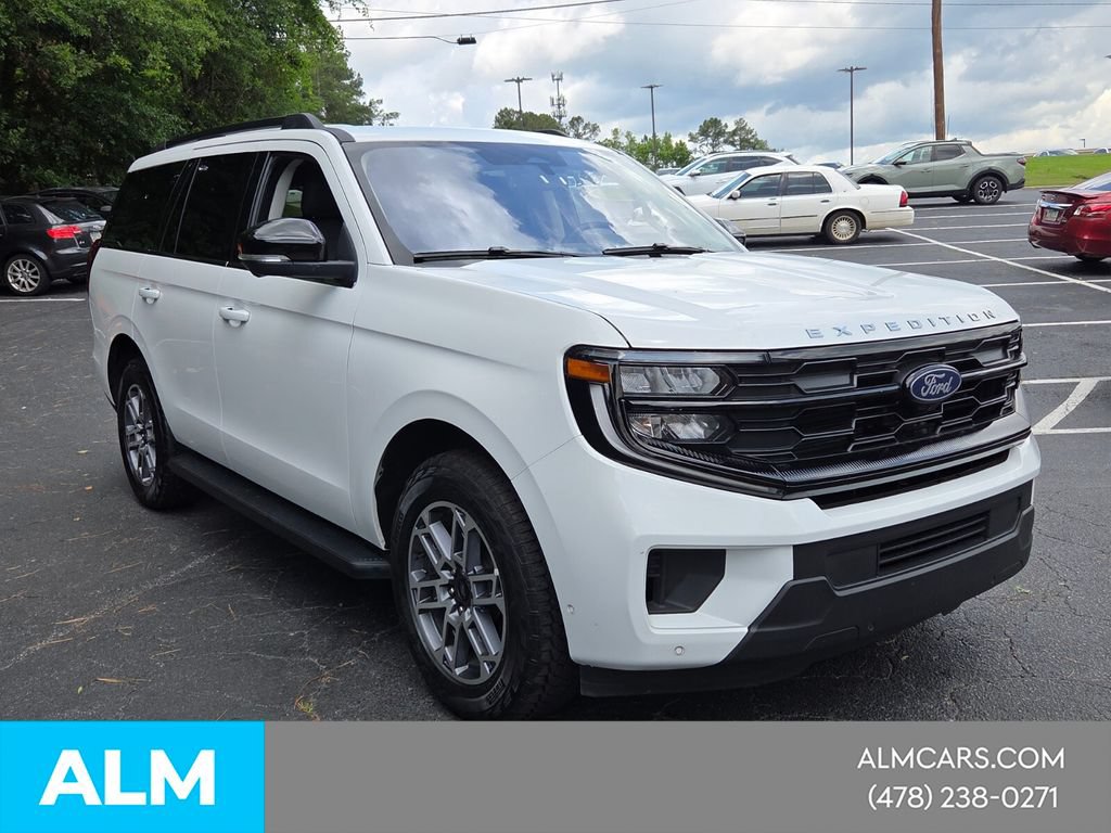 Used 2025 Ford Expedition Active AWD/4WD image 8