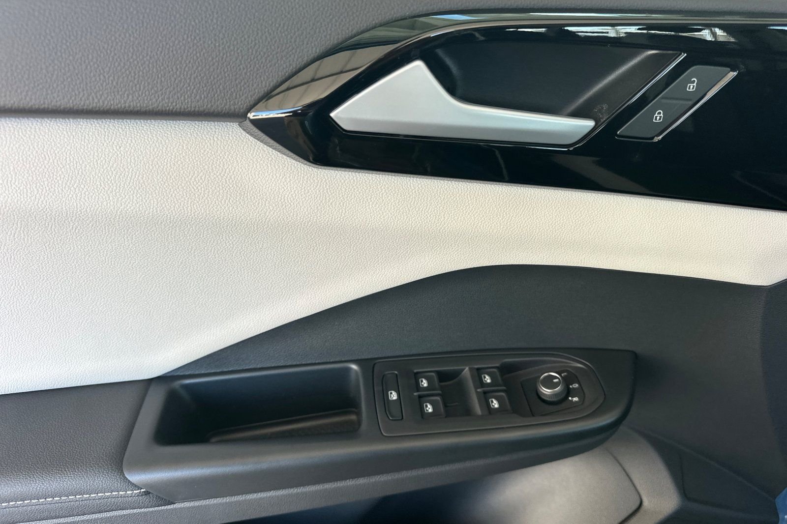 New 2026 Volkswagen Taos S FWD image 11