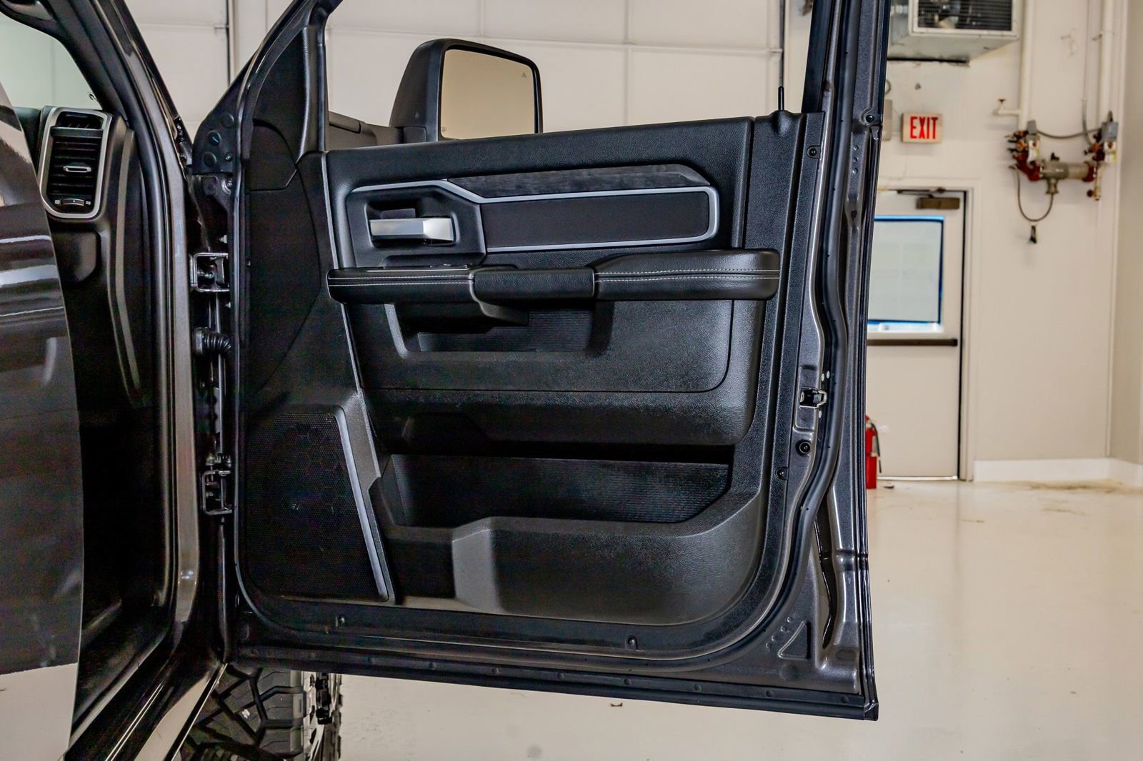 Used 2024 RAM 3500 Lone Star w/ Night Edition image 39