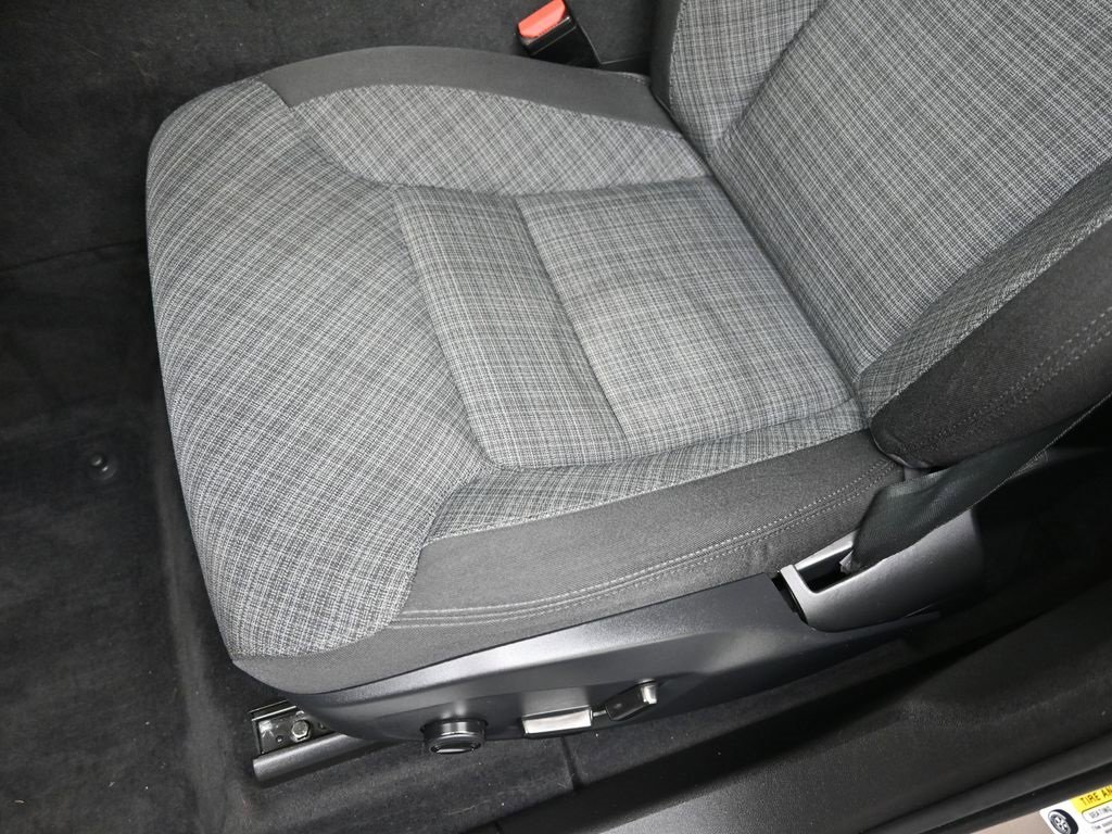 Certified 2023 Volvo XC60 B5 Core image 22