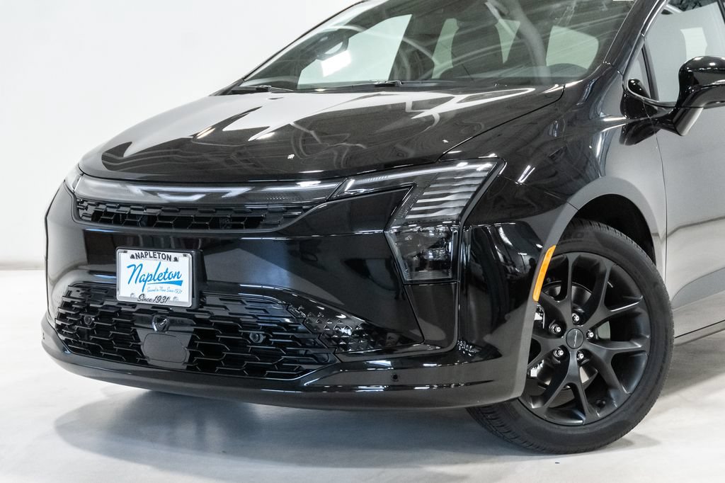 New 2027 Chrysler Pacifica Limited FWD image 2