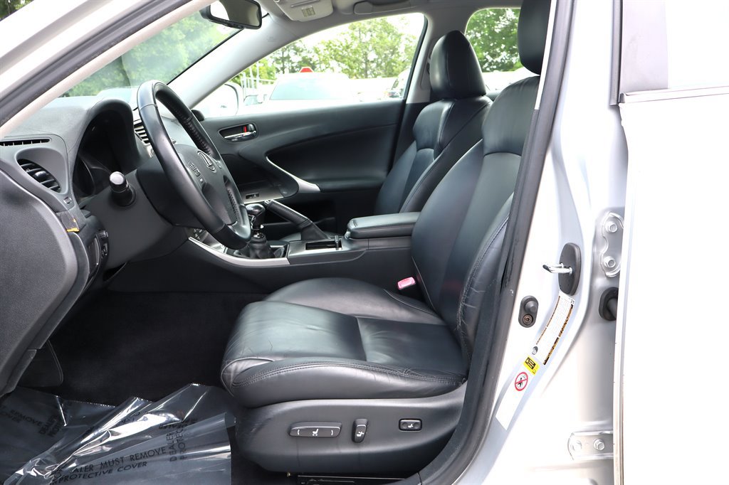 Used 2006 Lexus IS 250 w/ Preferred Accessory Pkg RWD image 15