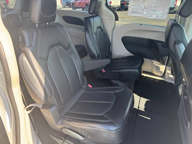 Certified 2024 Chrysler Pacifica Touring-L FWD image 15