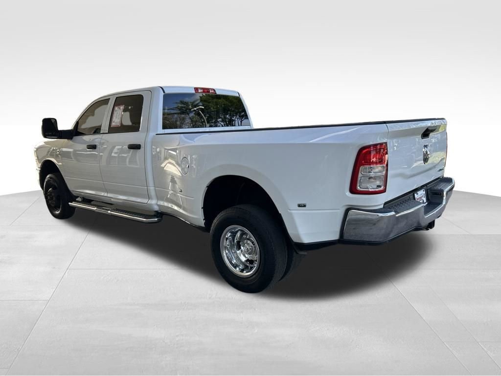 Used 2023 RAM 3500 Tradesman w/ Chrome Appearance Group AWD/4WD image 4