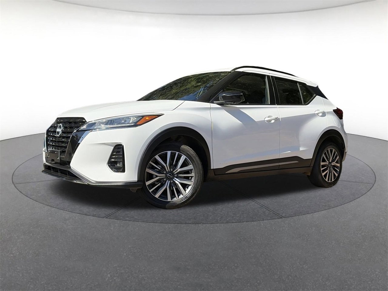 Used 2024 Nissan Kicks SR