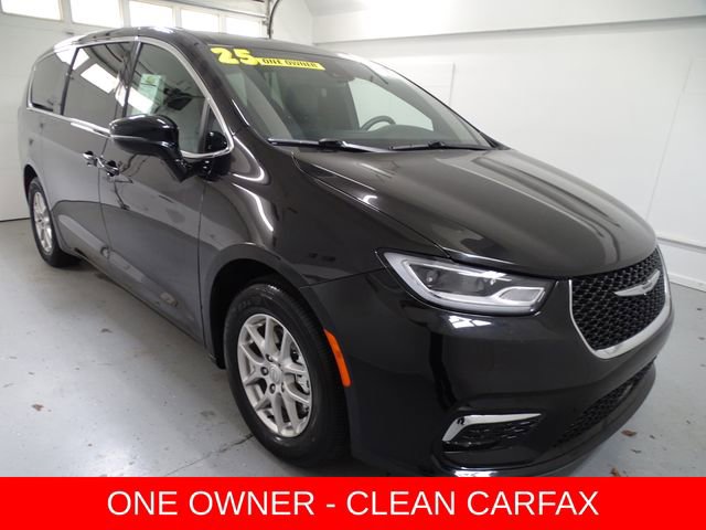 Used 2025 Chrysler Pacifica Select FWD image 1
