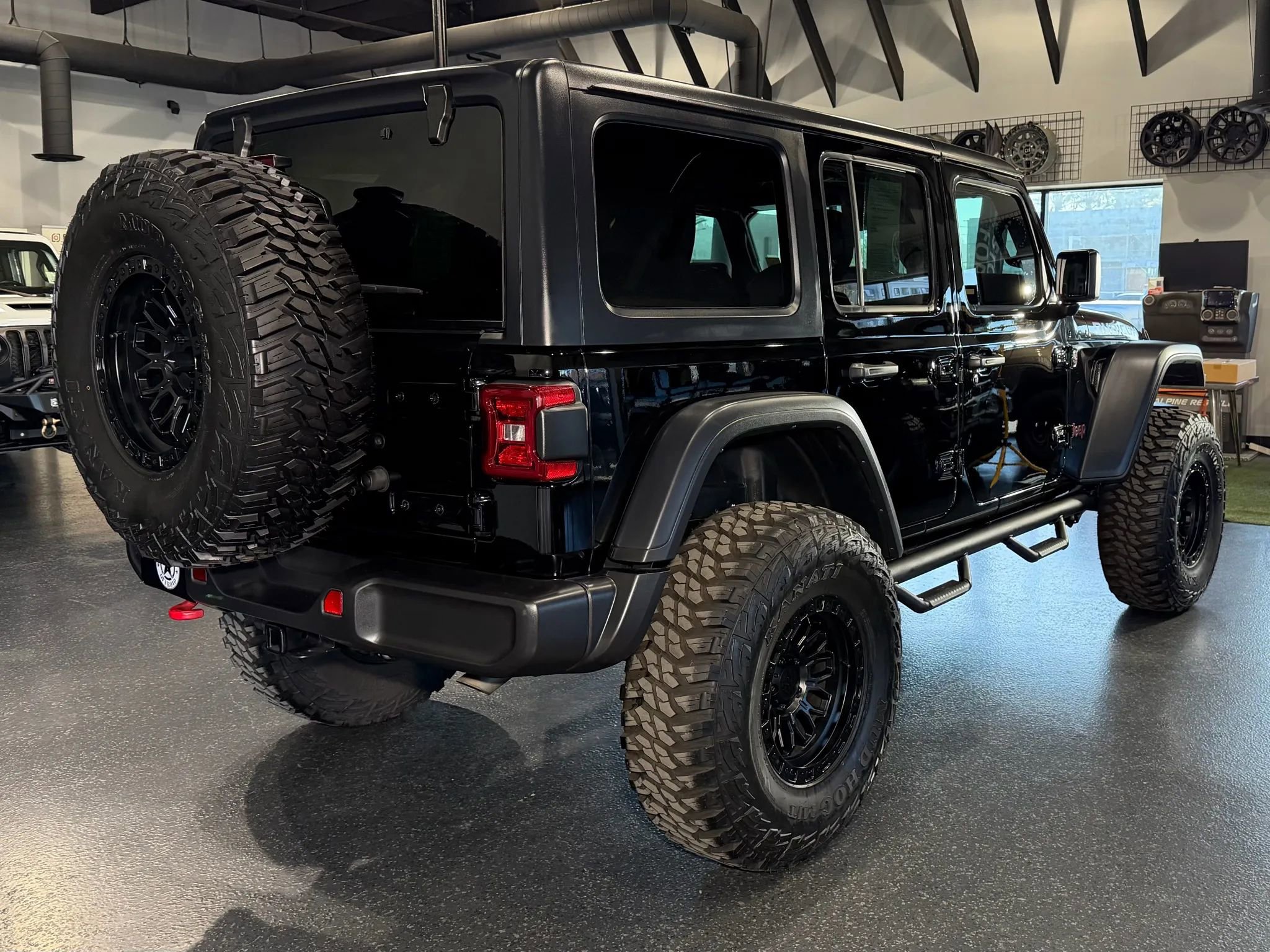 Used 2024 Jeep Wrangler Unlimited Rubicon image 13
