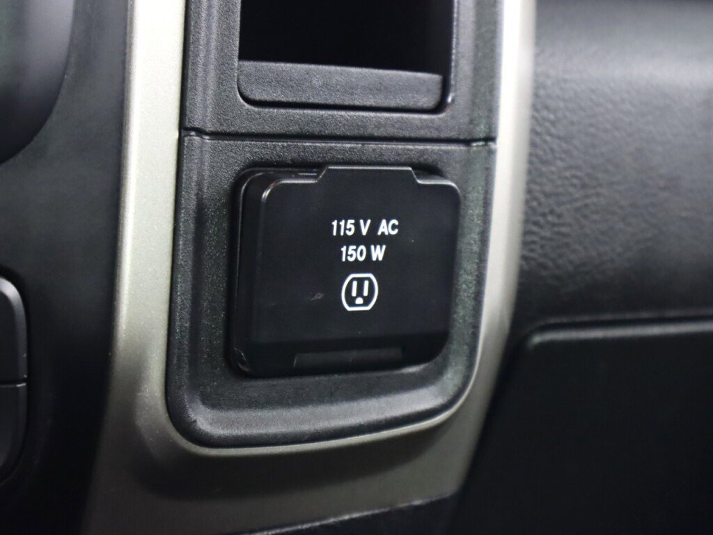 Used 2018 RAM 1500 Classic SLT AWD/4WD image 26