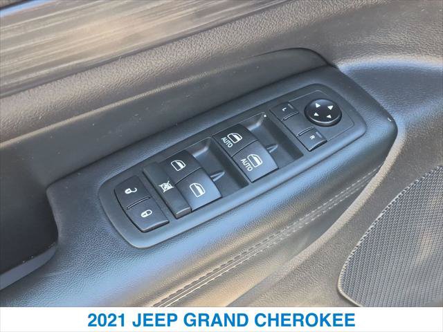 Used 2021 Jeep Grand Cherokee Laredo AWD/4WD image 13