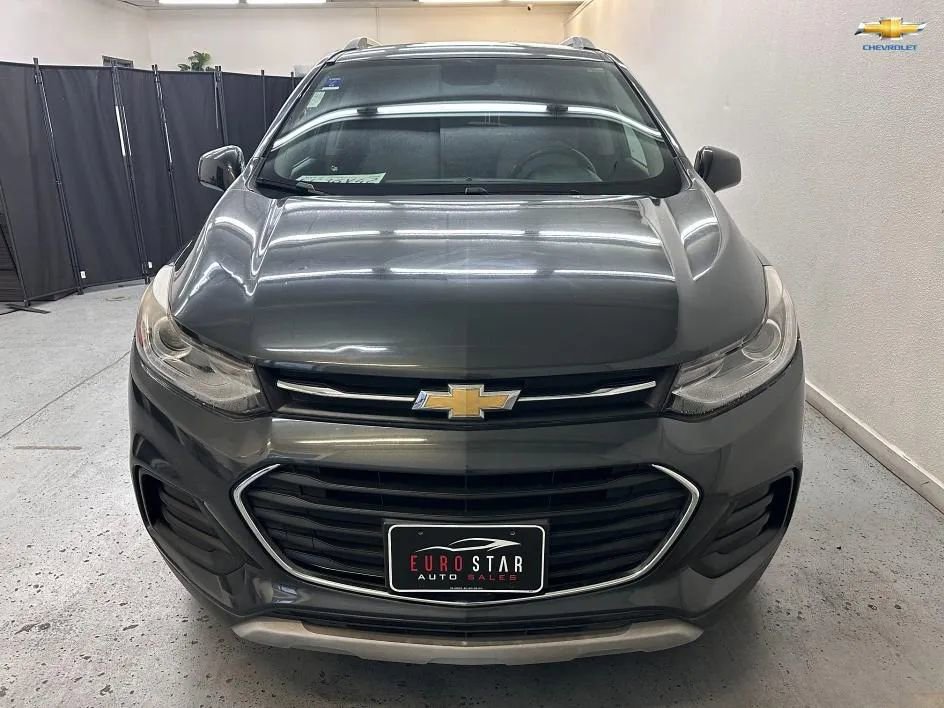 Used 2017 Chevrolet Trax LT w/ Driver Confidence Package image 2