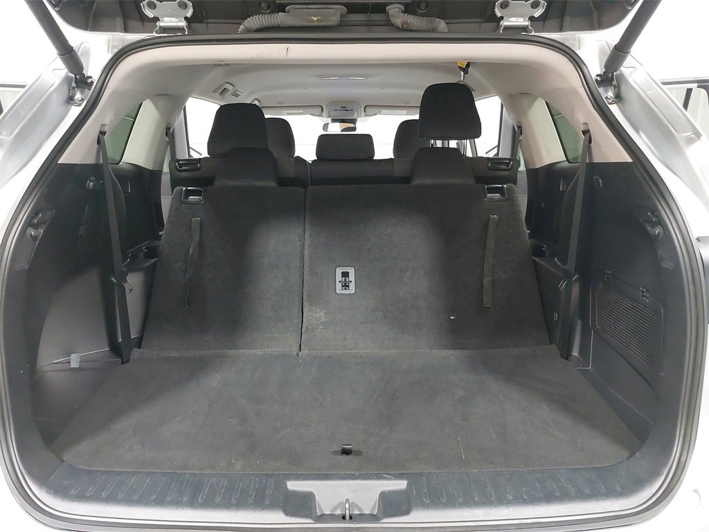 Used 2024 Toyota Highlander LE image 14