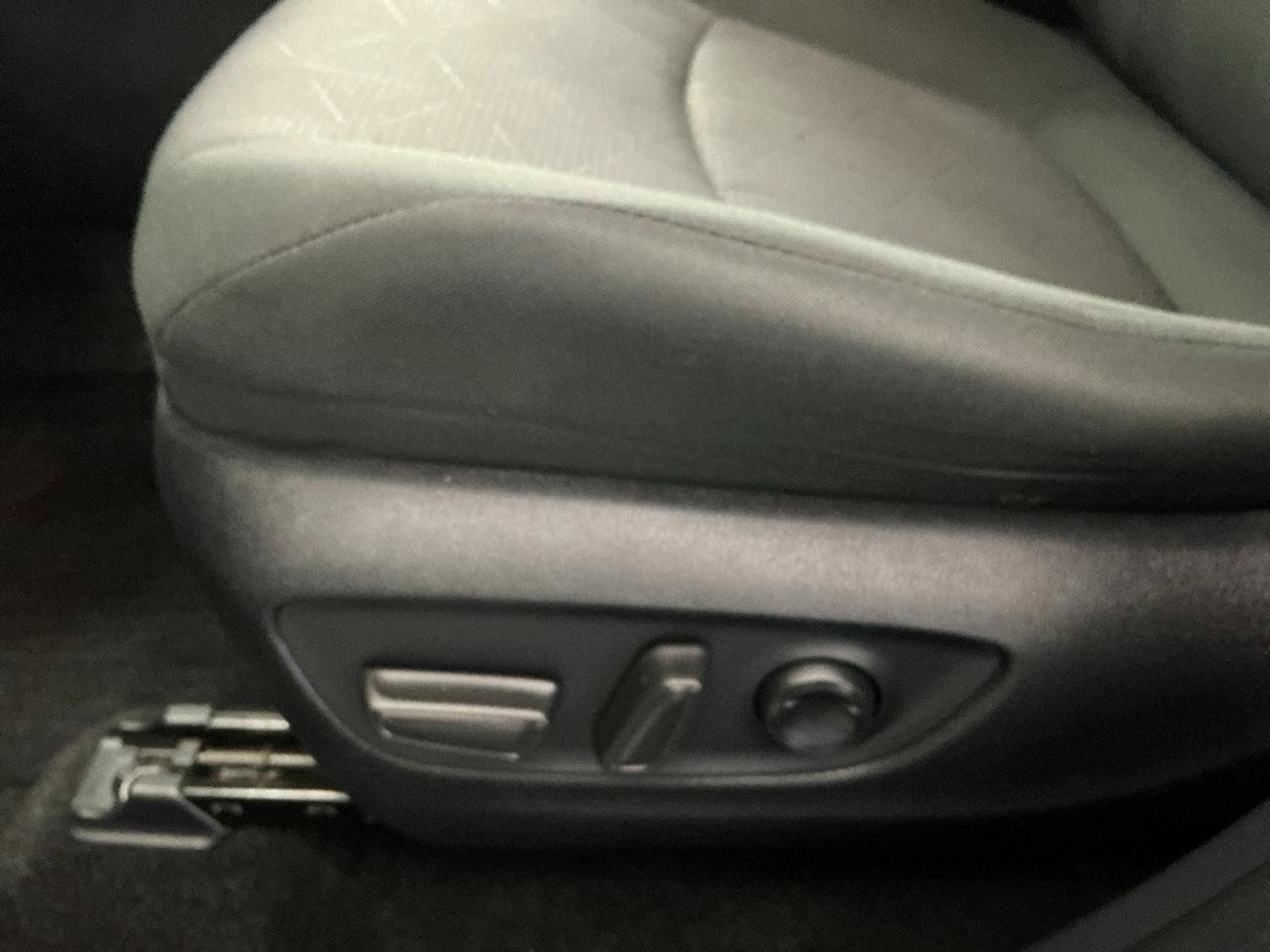 Used 2022 Toyota RAV4 XLE AWD/4WD image 16