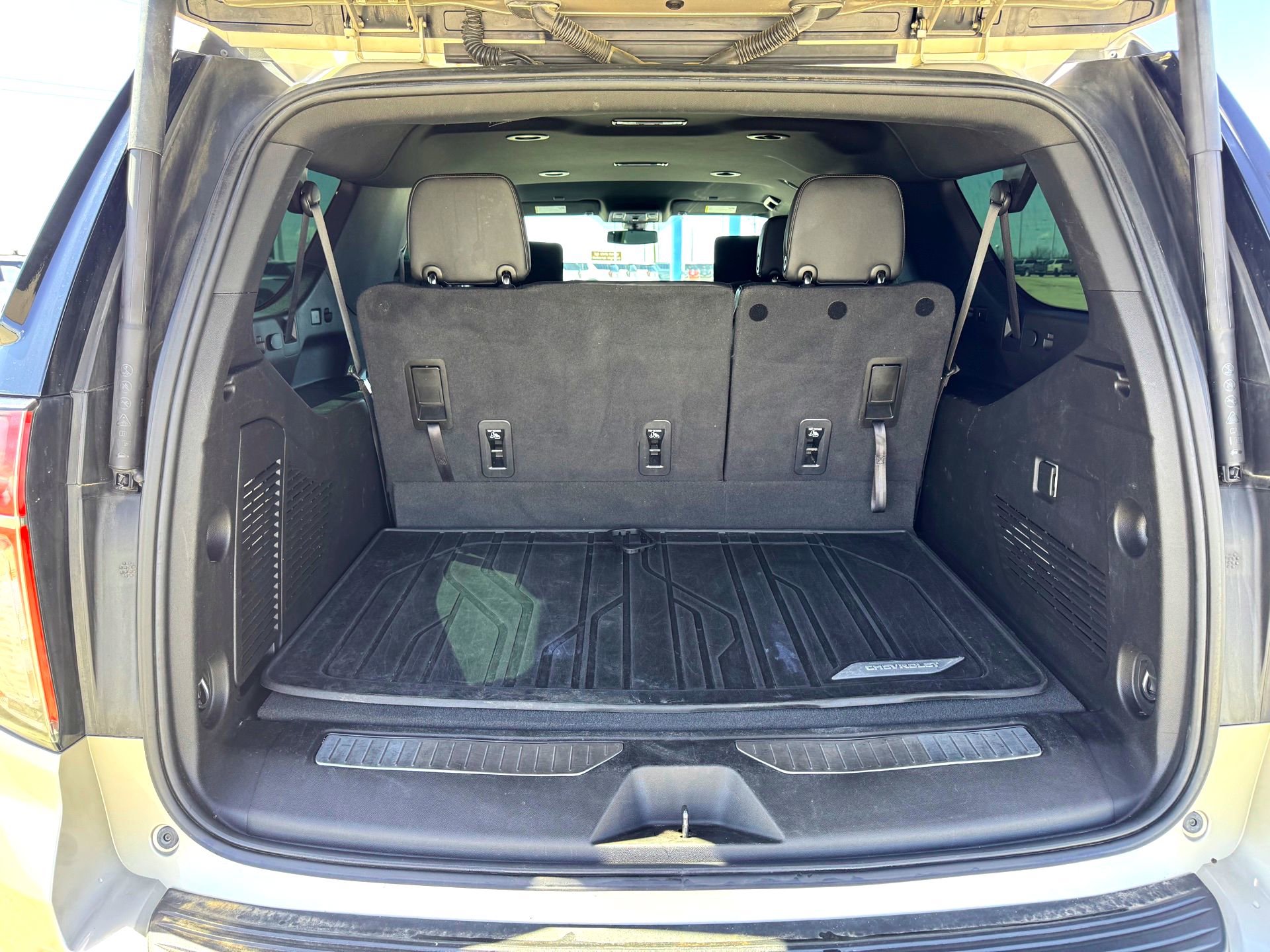 Used 2022 Chevrolet Suburban Z71 AWD/4WD image 8