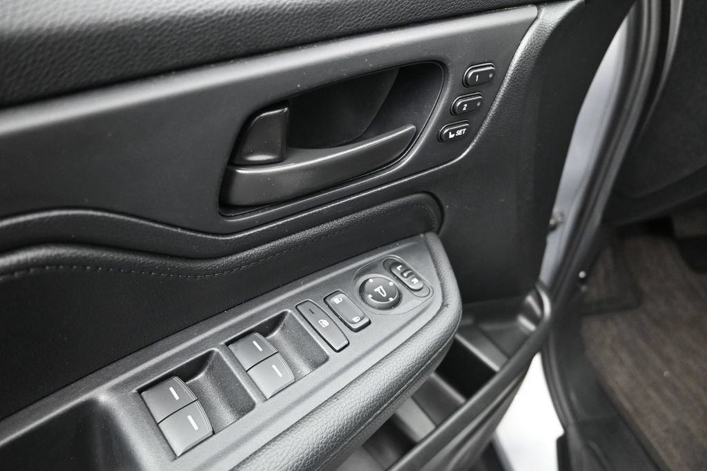 Used 2025 Honda Odyssey EX-L image 11