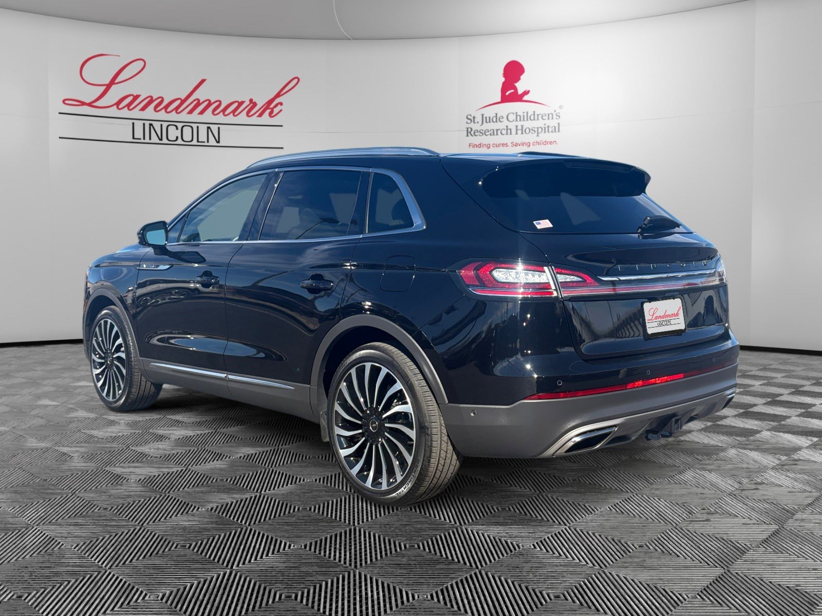 Certified 2023 Lincoln Nautilus Black Label w/ Class II Trailer Tow Package image 3