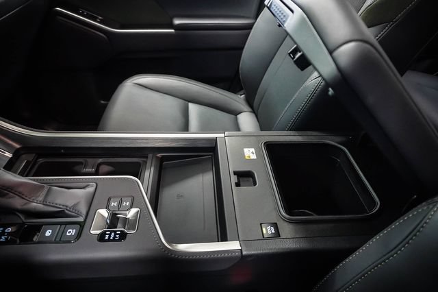 Used 2025 Lexus GX 550 AWD/4WD image 16