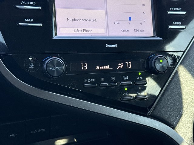 Used 2020 Toyota Camry SE FWD image 21