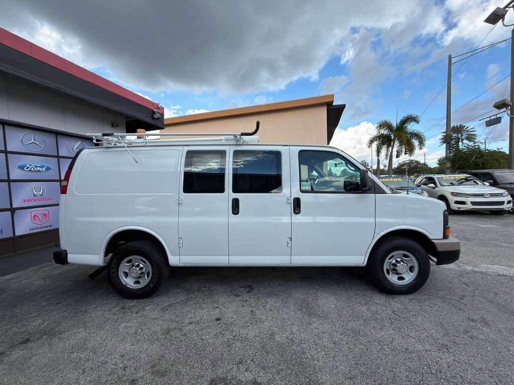 Used 2011 Chevrolet Express 2500 image 8