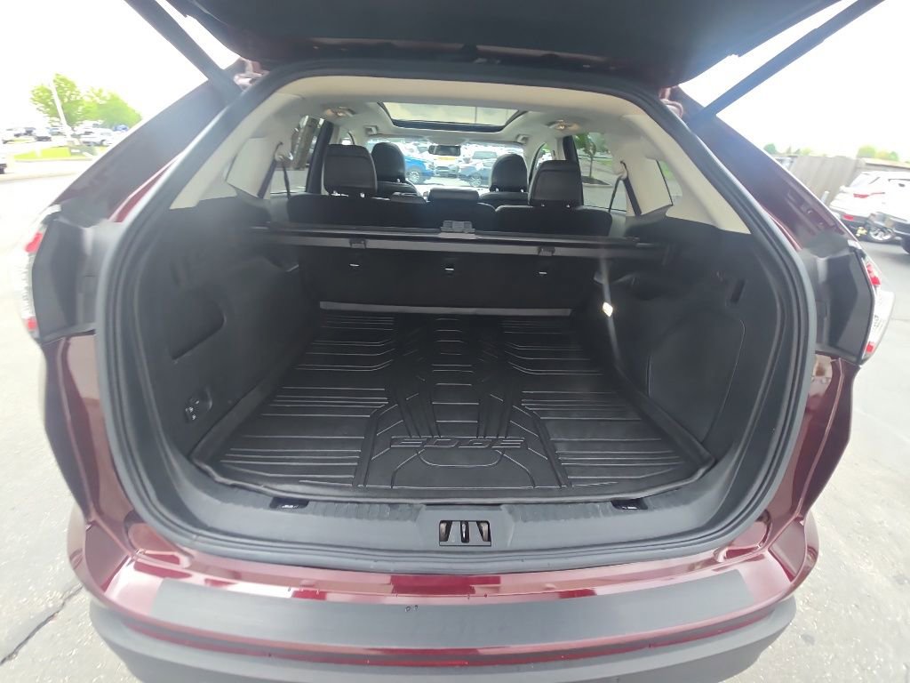 Used 2018 Ford Edge Titanium w/ Equipment Group 302A AWD/4WD image 28