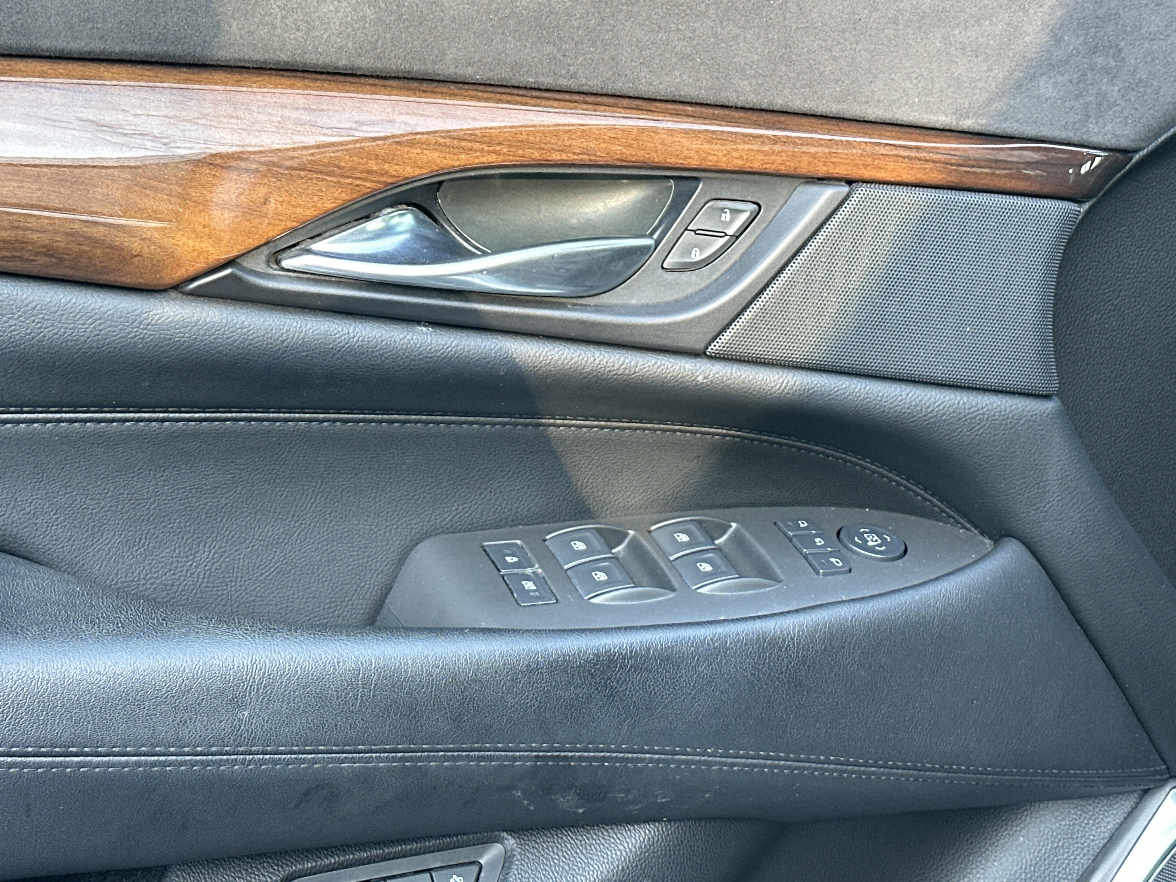 Used 2017 Cadillac Escalade Luxury image 12