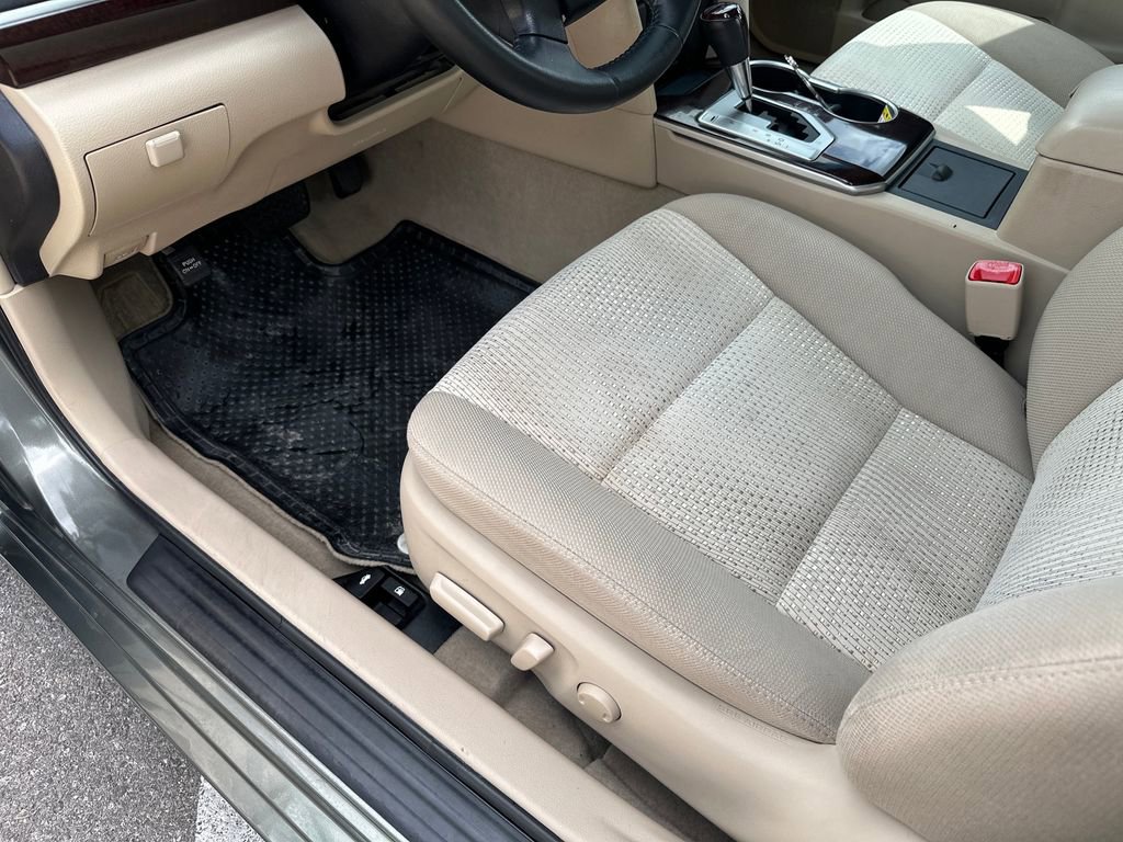 Used 2014 Toyota Camry XLE w/ Convenience Package FWD image 28
