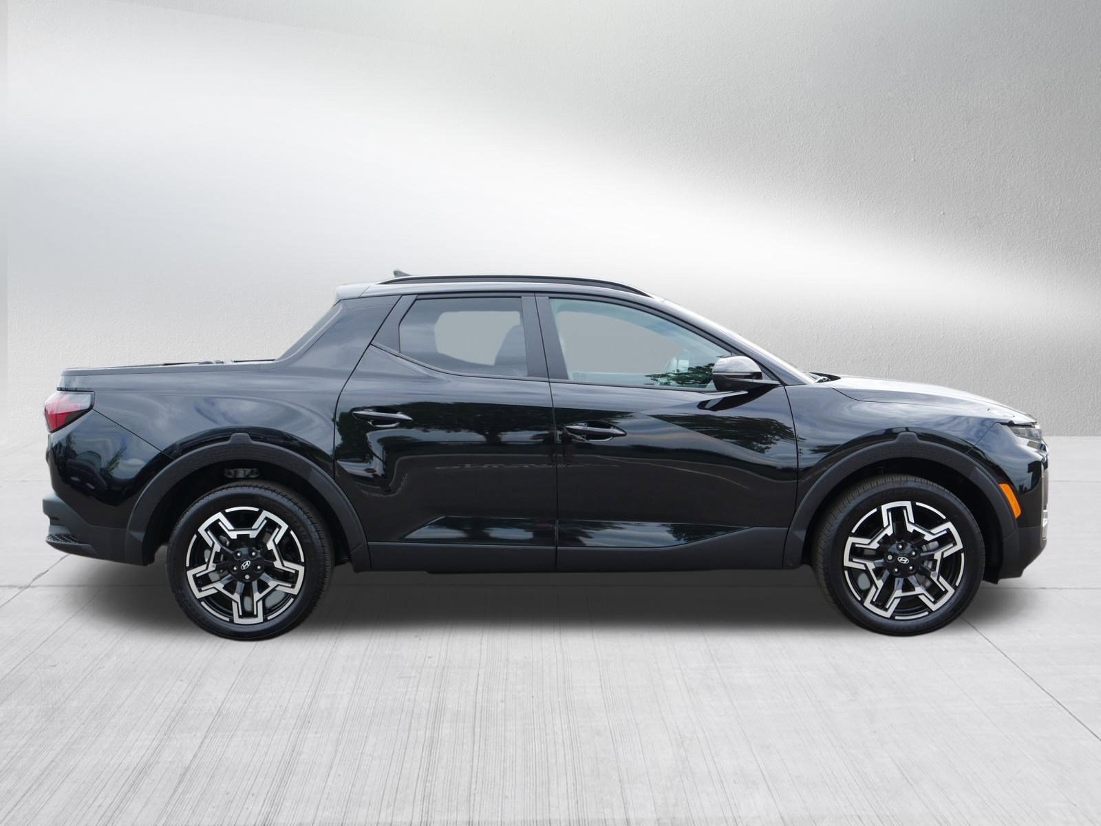 Used 2025 Hyundai Santa Cruz Limited image 8