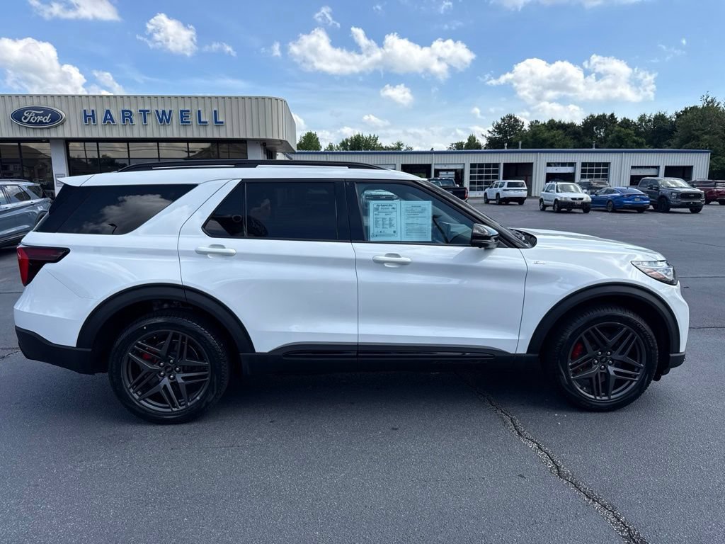 Used 2025 Ford Explorer ST-Line w/ ST-Line Street Pack AWD/4WD image 29