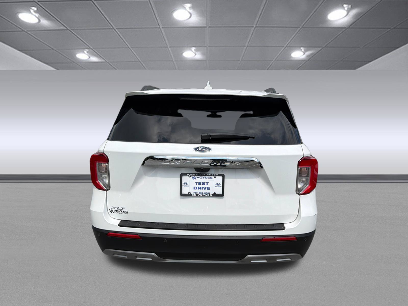 Used 2023 Ford Explorer XLT w/ Equipment Group 202A RWD image 8
