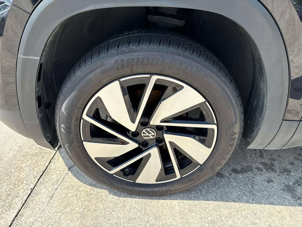 Used 2025 Volkswagen Atlas SE FWD image 4