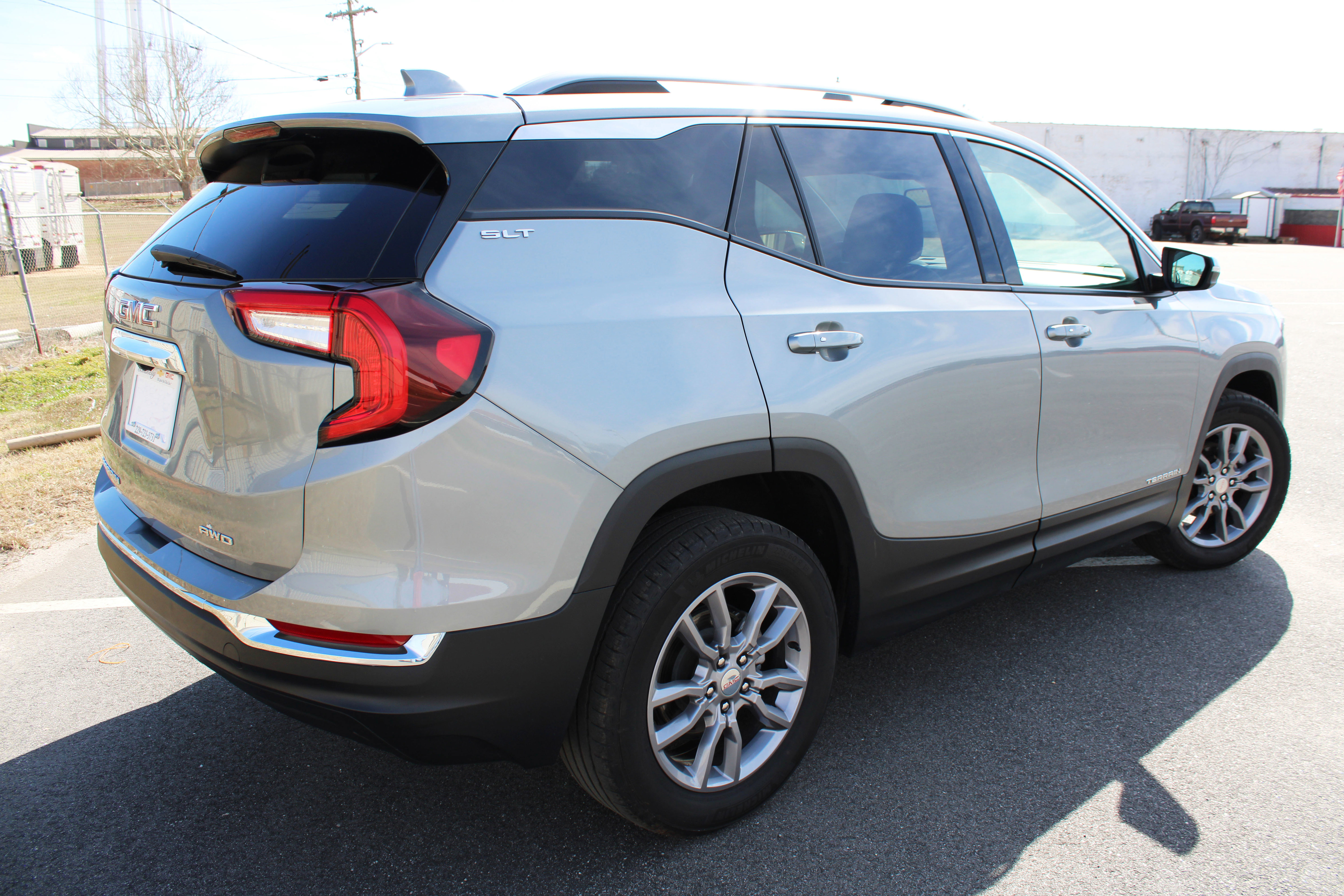Used 2024 GMC Terrain SLT image 32