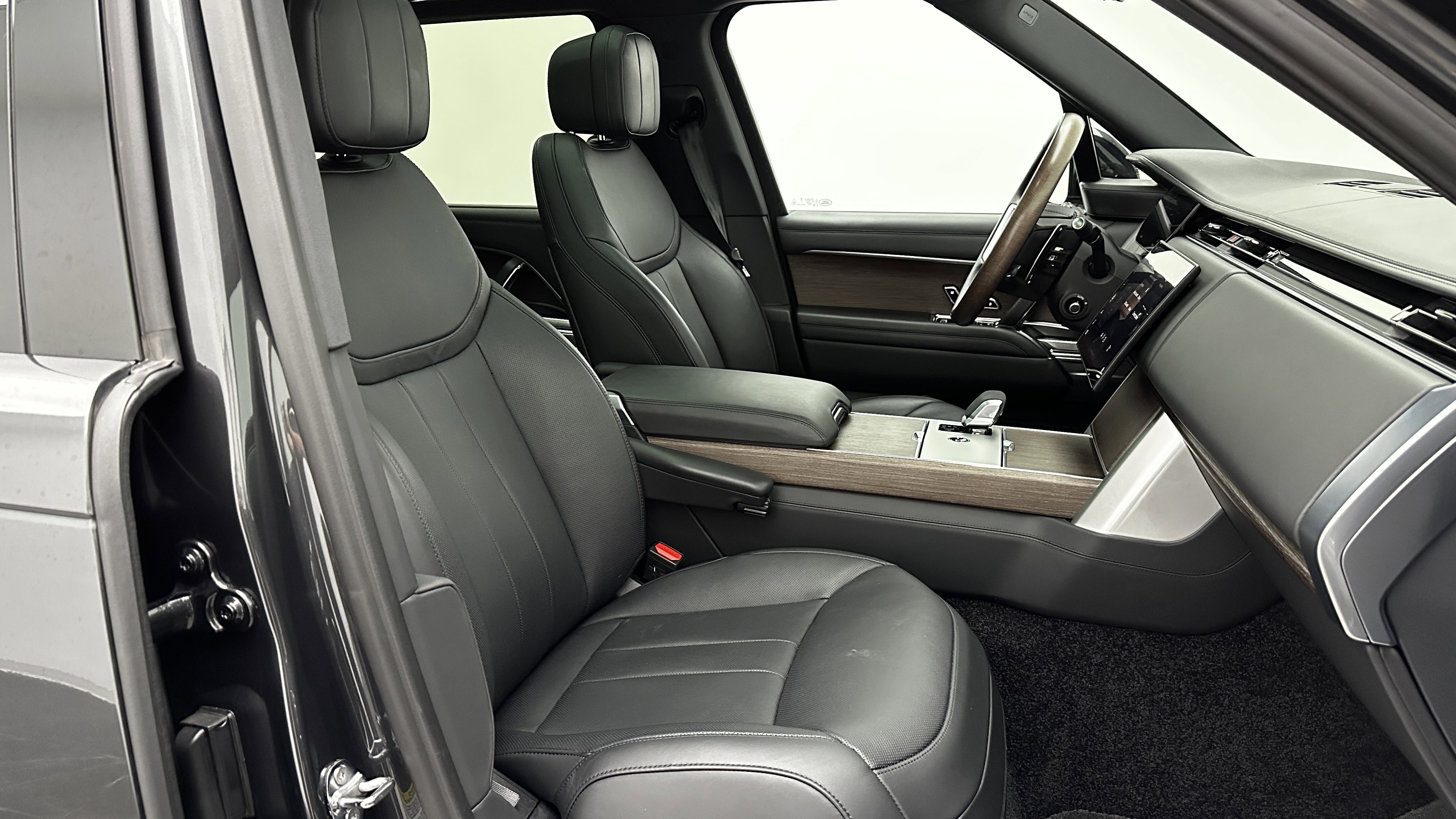 Used 2025 Land Rover Range Rover Long Wheelbase SE image 49