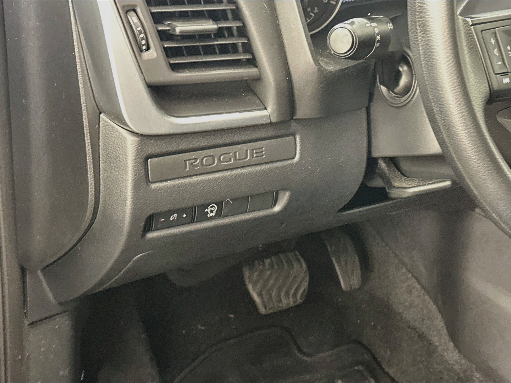 Used 2024 Nissan Rogue S AWD/4WD image 17