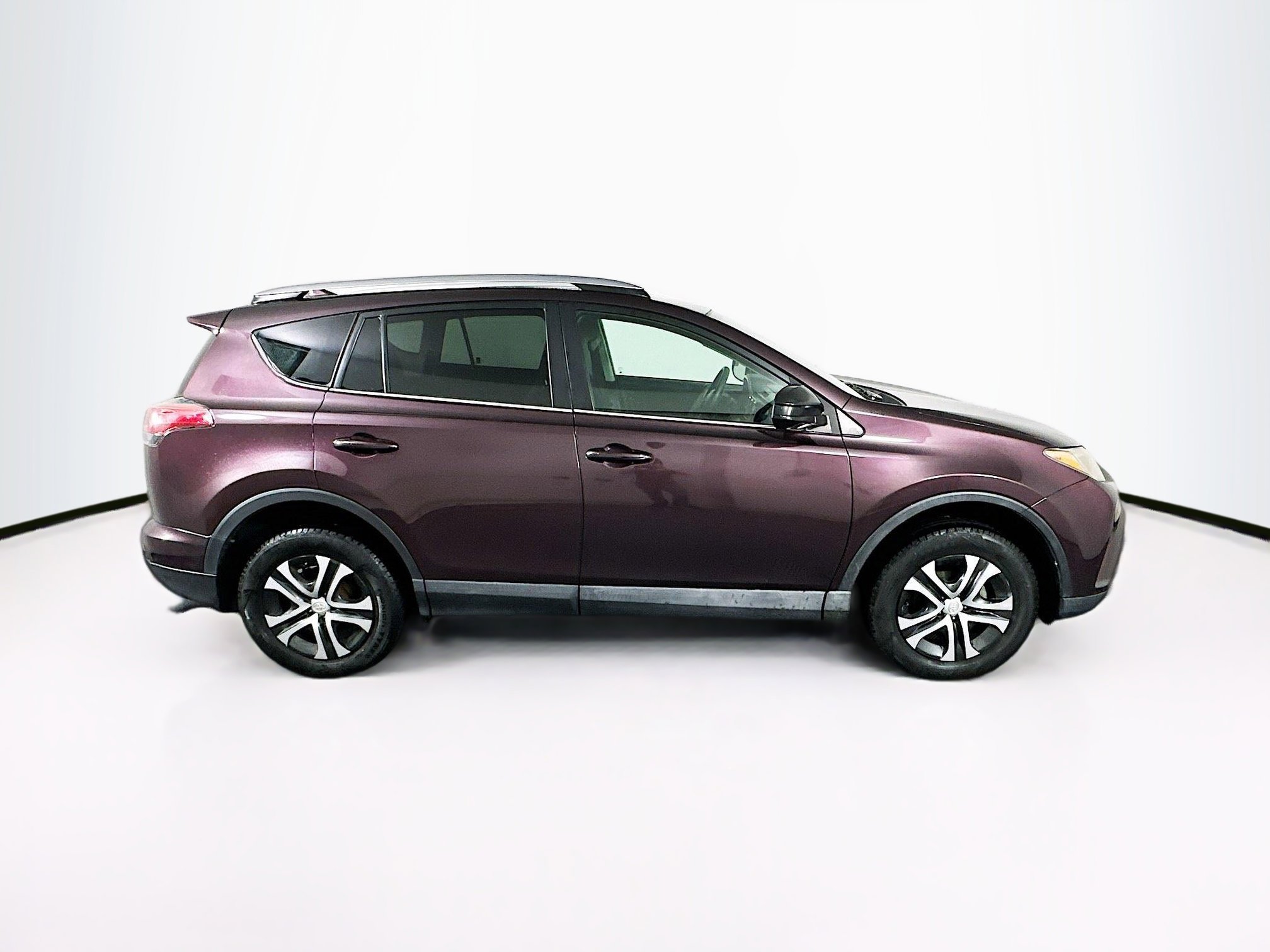Used 2018 Toyota RAV4 LE w/ All Weather Liner Package FWD image 10